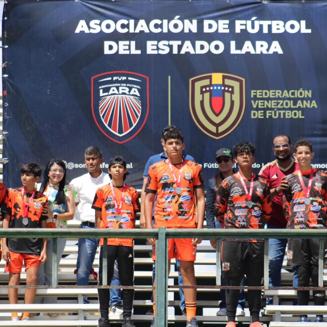 SomosAfel's tweet image. #𝗟𝗶𝗴𝗮𝗔𝗙𝗘𝗟 | ¡Premiación Élite Pro Star! 🫱🏼🏆

Categoría Sub-15 y Sub-16 ➡️ ¡Felicidades, subcampeones! 🥇👦🏻

#SomosAFEL #TeamAFEL #ConElOrgulloDeSerLarense #LigaAFEL #TodosSomosAFEL