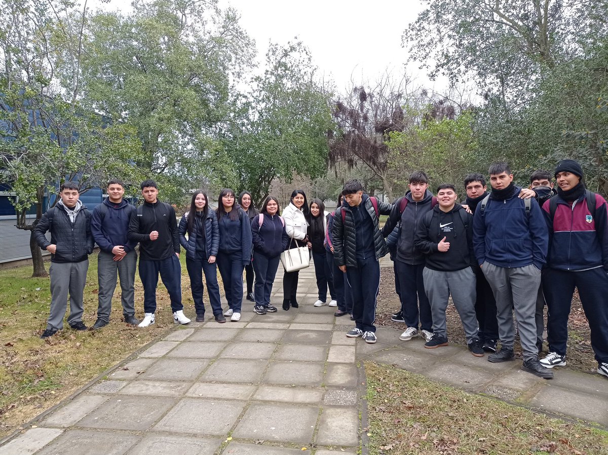 agrariasutalca's tweet photo. Hoy tuvimos la visita de los/as estudiantes del Colegio Ajial de #Retiro, establecimiento adscrito al programa #PACEUTalca🫶🏻
Recorrieron nuestra #Facultad y recibieron una charla con los profesionales del Centro de Mejoramiento Genético y Fenómica Vegetal. https://t.co/YYaDTnVhXQ