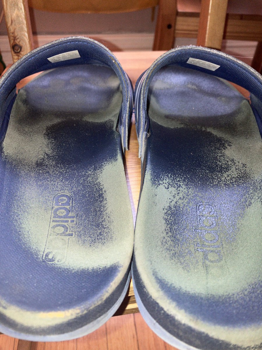 ModaV64's tweet photo. A treat for the sole imprint enjoyers, a look at my slides. How do you think they smell? Think it’s time for a new pair? Why not choose one for me 😘 https://t.co/YOatgWwOgq