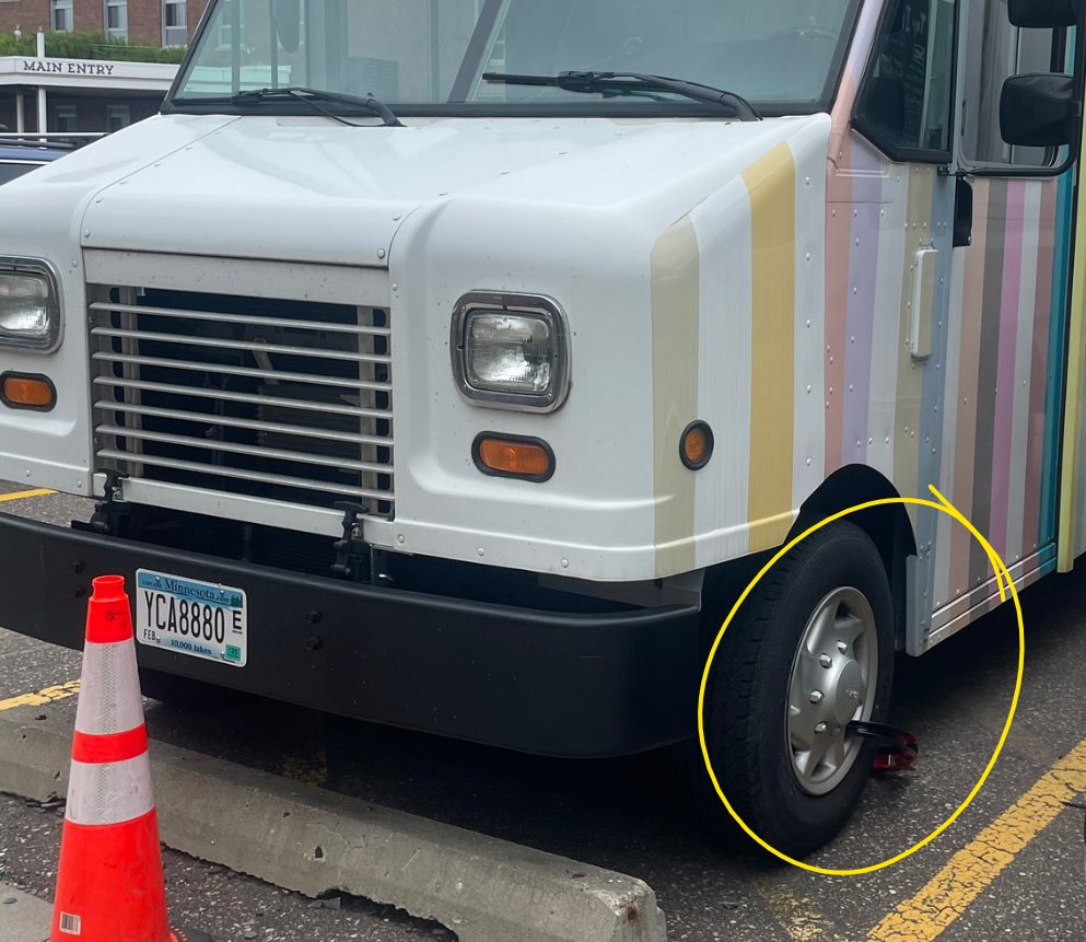 CrimeWatchMpls's tweet photo. Submitted from safe and vibrant NE Minneapolis.
An ice cream company on Broadway St NE is booting their own trucks to prevent theft.
#NEMPLS https://t.co/VwUg1S5C40
