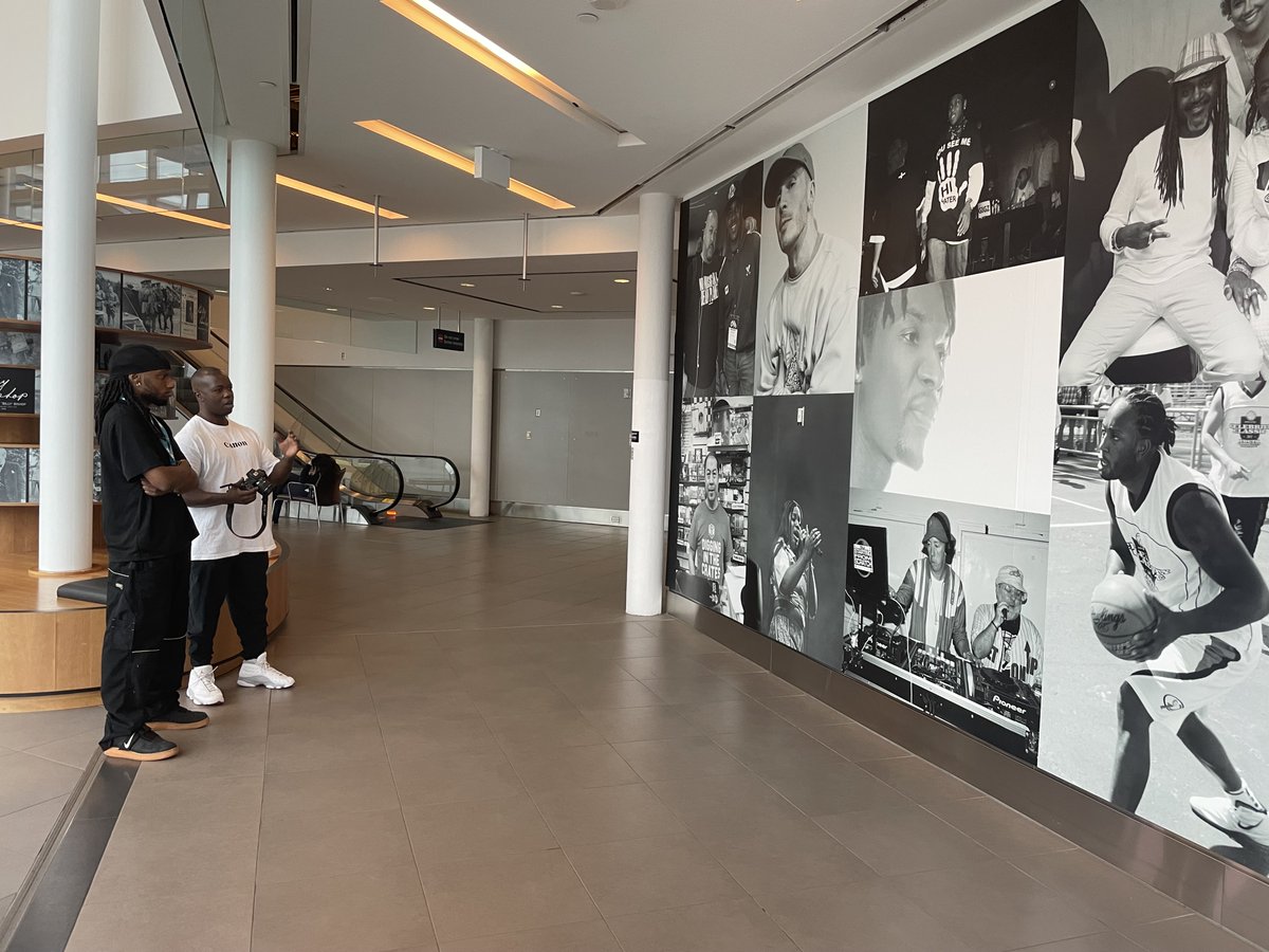 BBishopAirport's tweet photo. Project T-Dot, @ajaniphoto’s 18-year long documentary project, continues to engage visitors at @BBishopAirport and offers a unique insight into the   hip-hop scene of Toronto.

Last week, students from the @waterfrontncto stopped by to check it out and received a tour from @Ajaniphoto.

Read more about this project: https://t.co/Y3CODuGeTB