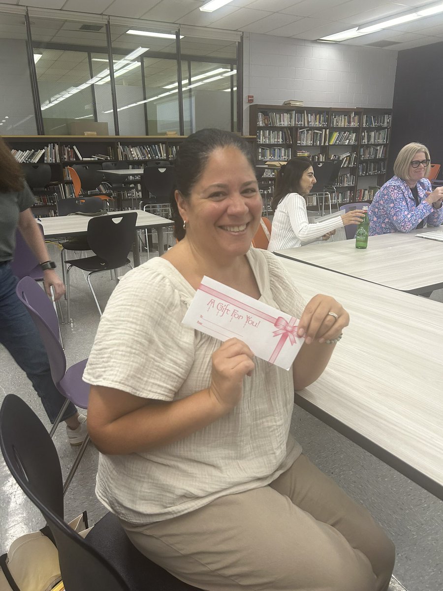 OBREADINGSPEC's tweet image. Another two days of engaging  &amp;amp; informative workshops! Thank you Dr.Alex, @MrsDSays, and Mrs. Monahan! Shout out goes to Model Nails and Bubba’s 33 for their generous donations! 
#behavior101
#positivereinforcement #Brainpop 
@MrsDSays @OldBridgeTPS @OBassistantsup