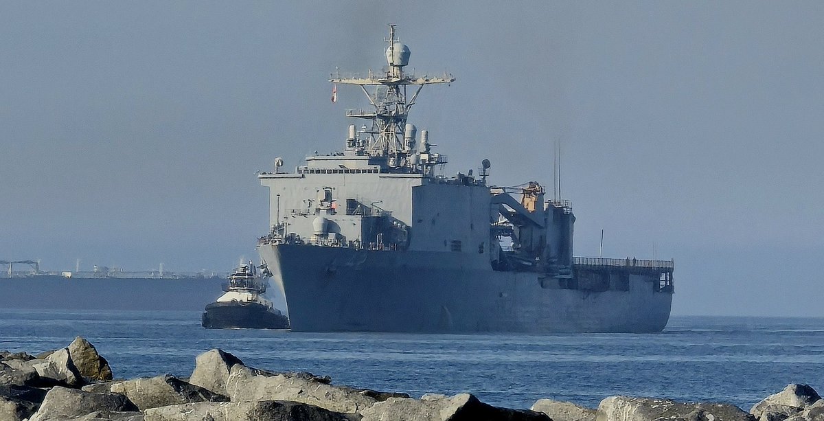 WarshipCam's tweet photo. USS Germantown (LSD 42) Whidbey Island-class dock landing ship coming into Seal Beach, California - July 23, 2024 #ussgermantown #lsd42
SRC: TW-@BulletOneOneTwo https://t.co/NAiMJd1LZM