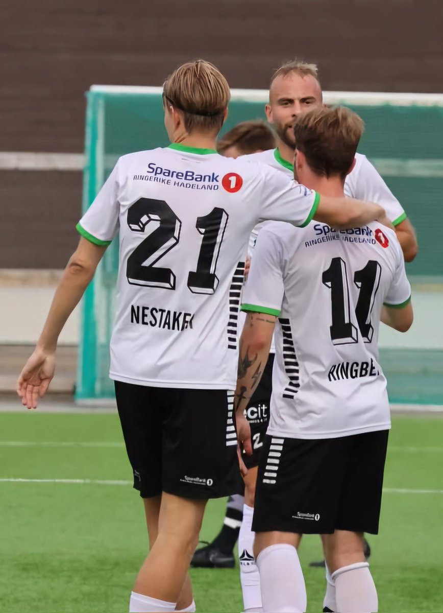HonefossBK's tweet photo. Lørdag 27.juli kl.17.30 er det klart for starten av andre halvdel av sesongen, når gutta drar nordover for årets andre møte med Ulfstind.
Les mer på https://t.co/1obwVCLdGt
@norskligafotball
@ulfstindalag
#VierHBK #norsktippingligaen #sammen https://t.co/MZka0tAp8y