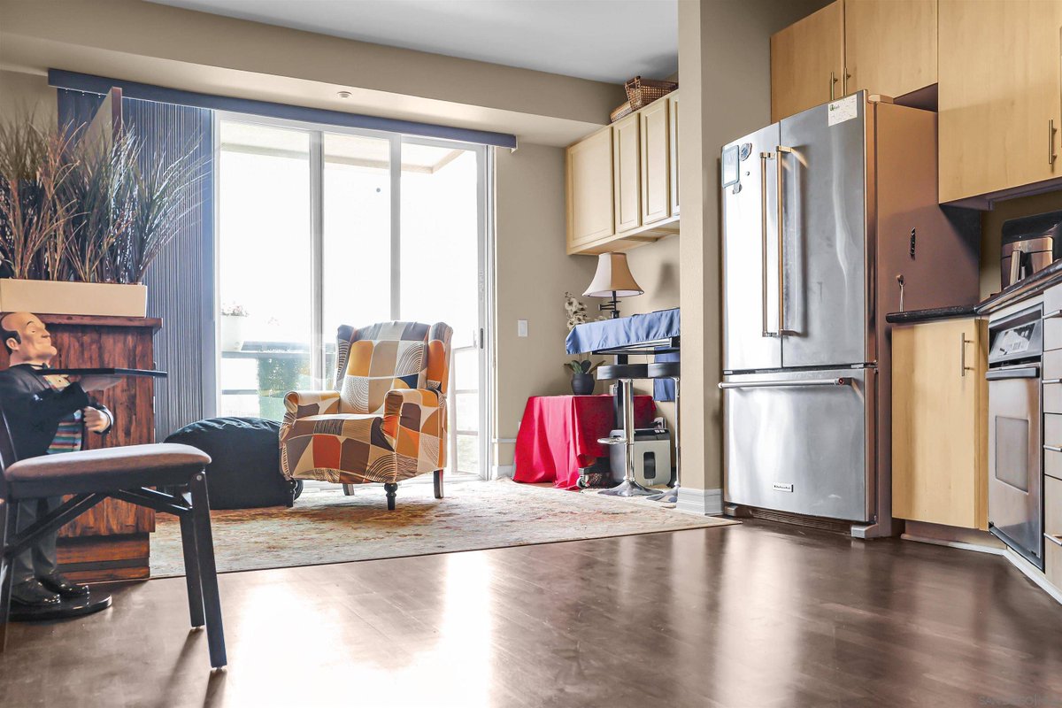 DavidSpiewak's tweet photo. Welcome to the epitome of indoor/outdoor living in downtown San Diego! This airy south facing penthouse condo has a massive private rooftop deck and additional balcony off the living room with stunning views!!
https://t.co/dJOJLidZ6F https://t.co/ZcEk0hEr7O