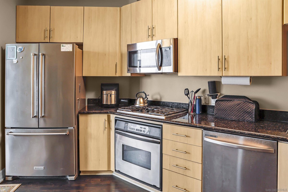 DavidSpiewak's tweet photo. Welcome to the epitome of indoor/outdoor living in downtown San Diego! This airy south facing penthouse condo has a massive private rooftop deck and additional balcony off the living room with stunning views!!
https://t.co/dJOJLidZ6F https://t.co/ZcEk0hEr7O