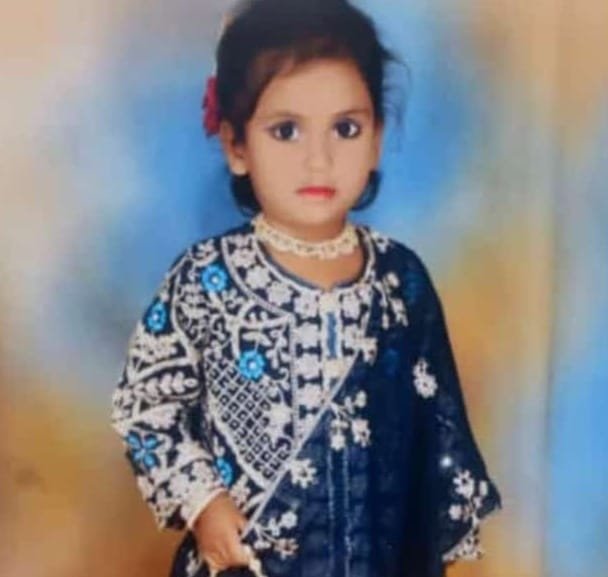 itzx_ur_arbu_23's tweet image. ಮಾಗಡಿಯಲ್ಲಿ 4 ವರ್ಷದ ಬಾಲಕಿಯ ಅಪಹರಣ ಮತ್ತು ಇಂದು ಅವಳ ಮೃತ ದೇಹ ಪತ್ತೆಯಾಗಿದ್ದು ನಾಗರಿಕ ಸಮಾಜ ತಲೆ ತಗ್ಗಿಸುವ ಘಟನೆಯಾಗಿದೆ. @spramanagara  ಪ್ರಕರಣವನ್ನು ಗಂಭೀರವಾಗಿ ಪರಿಗಣಿಸಿ ಸೂಕ್ತ ಕಾನೂನಿನ ಮೂಲಕ ಅಪರಾಧಿಯನ್ನು ಗಲ್ಲಿಗೇರಿಸಿ ಎಂಬುದು ನನ್ನ ಆಗ್ರಹ.
#JusticeForZaiba