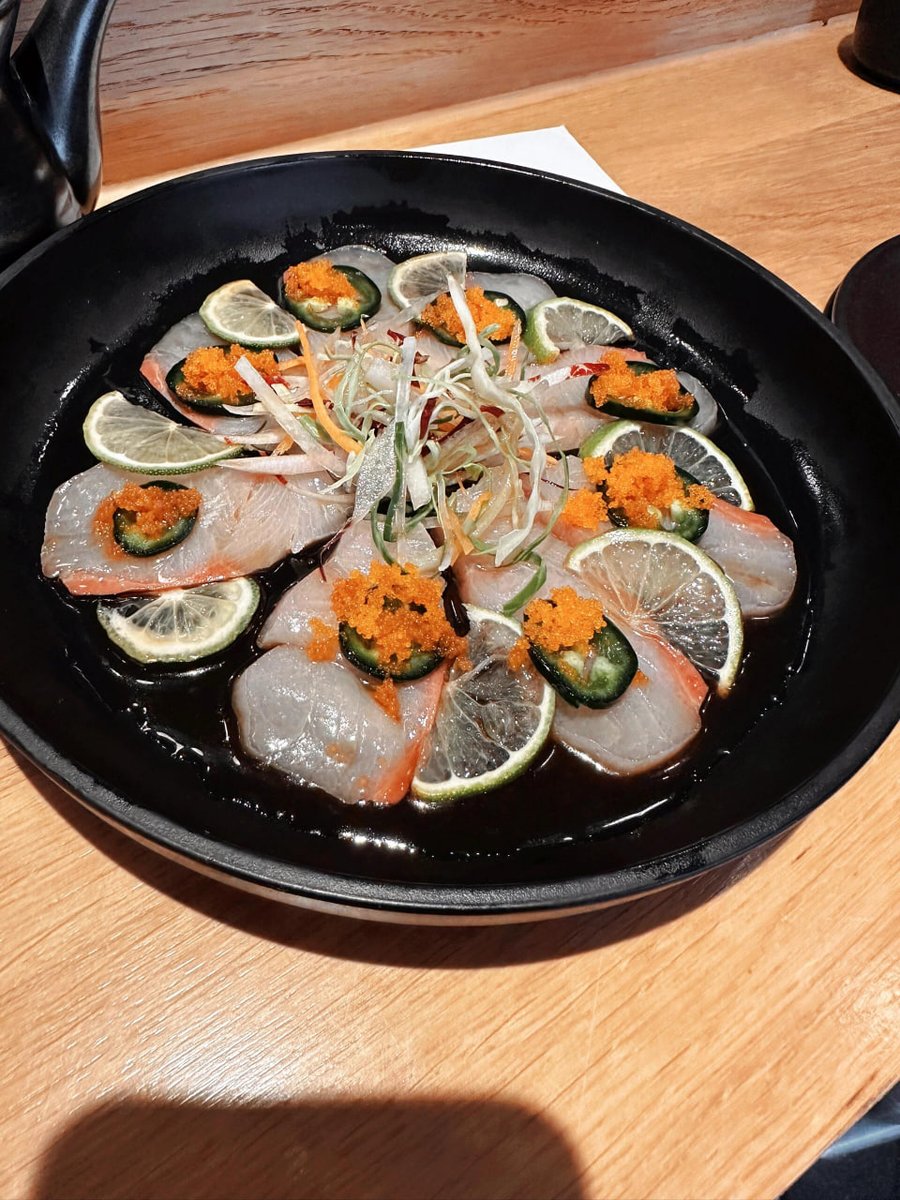 Shoeless022's tweet photo. Today I went to a Japanese restaurant for lunch and ate to Sushi🇯🇵. 🍣🥢 https://t.co/T22k9N3lYd