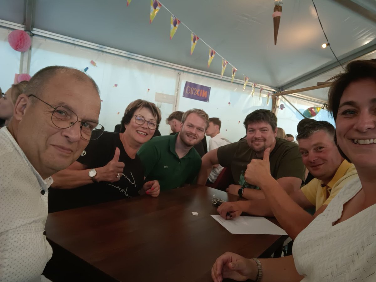 Vanavond deden we mee met de superleuke gezellige pubquiz in de feesttent van Niezijl. Tot onze verrassing wonnen we zelfs!