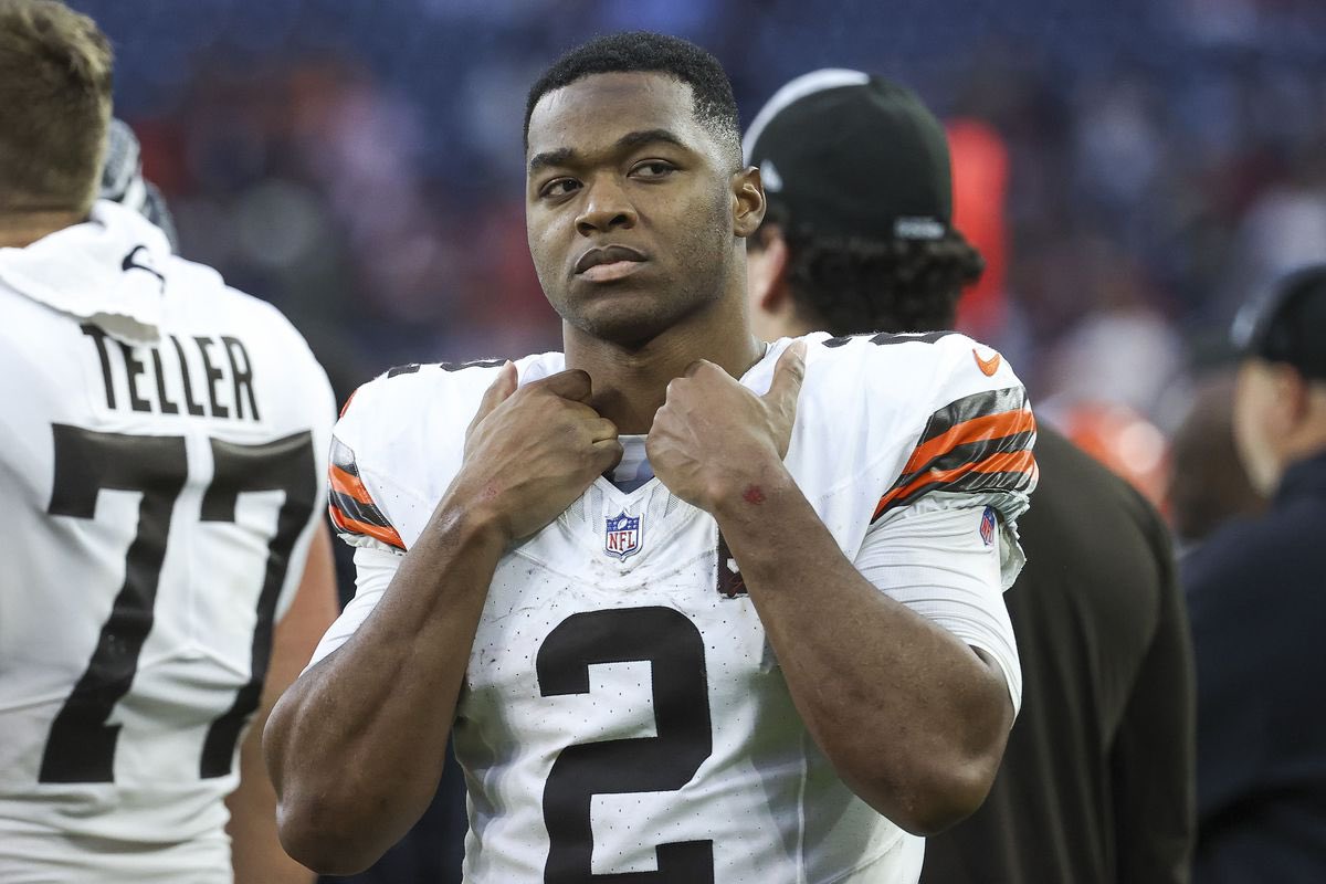 RapSheet's tweet photo. The #Browns and WR Amari Cooper have agreed on a restructured contract to guarantee his $20M salary and give him a raise, sources say. He’s in the building and has reported to camp. https://t.co/eZpwXPl2ap