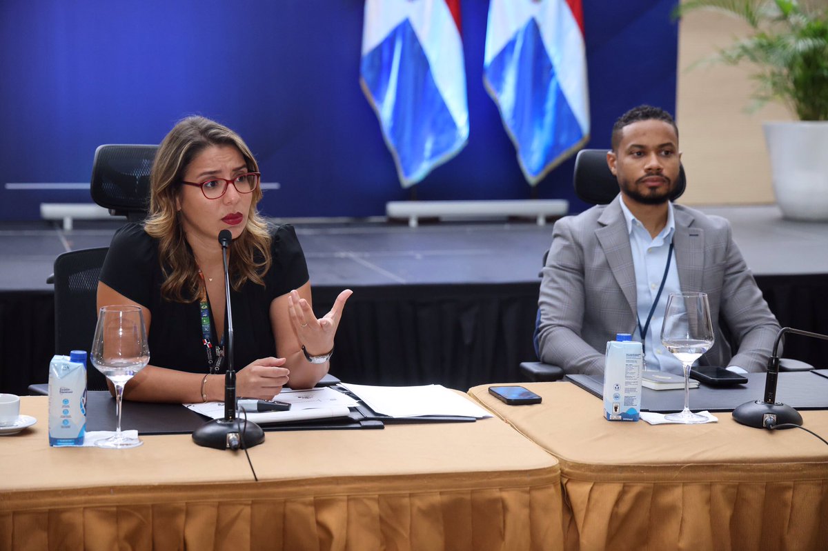 MIREXRD's tweet image. La directora de Ciencia, Tecnología y Medio Ambiente del Viceministerio para Política Exterior Multilateral, Claudia Taboada, impartió el taller titulado &quot;Intercambio y prioridades en temas de Ciencia, Tecnología y Medio ambiente”, dirigido a funcionarios del MIREX. ♻️📱