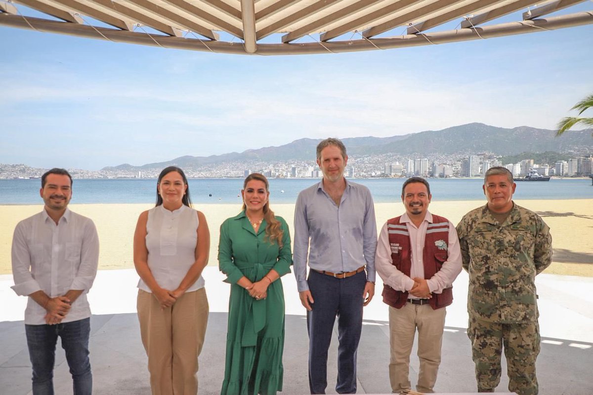 A_MontielR's tweet photo. En conferencia de prensa con la gobernadora @EvelynSalgado en #Acapulco, Guerrero, anunciamos el inicio del programa “Juntos pintamos Acapulco”, como parte del plan de reconstrucción y embellecimiento de nuestro hermoso puerto.
✅ Realizaremos asambleas comunitarias del 29 de julio al 12 de agosto para informar a los vecinos cómo se realizará.
✅ Juntos pintamos #Acapulco con las brigadas de #Bienestar y la comunidad.
✅ Este programa se realizará casa por casa y es totalmente gratuito.
✅ Se crearán murales en espacios públicos elegidos por la comunidad.

@ivanhernandezdi, @pabloandrego  

#PrimeroLosPobres