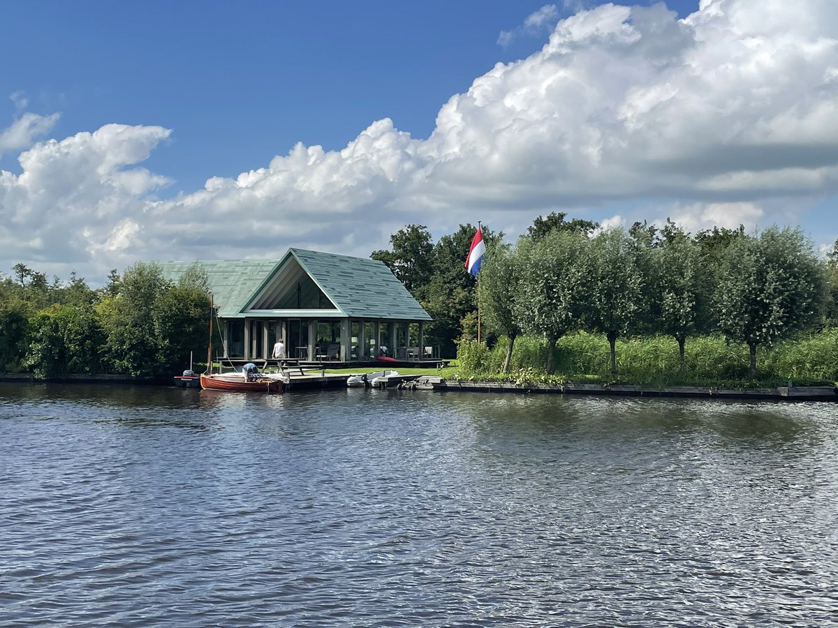 Vanmiddag een heerlijke vaartocht op het Friese water bij Grou met <a href="/hendriksnip1/">hendriksnip</a> en <a href="/Dilliaan/">Adriaan Dillema</a> Zij zijn voormalige medewerkers van mij in <a href="/achtkarspelen/">gemeente Achtkarspelen</a> en <a href="/Heerenveen/">Gemeente Heerenveen</a> Nu twee sterkhouders van <a href="/ScherpIV/">Scherp in Veiligheid</a> Het was gezellig en aangenaam. Grote dank!
