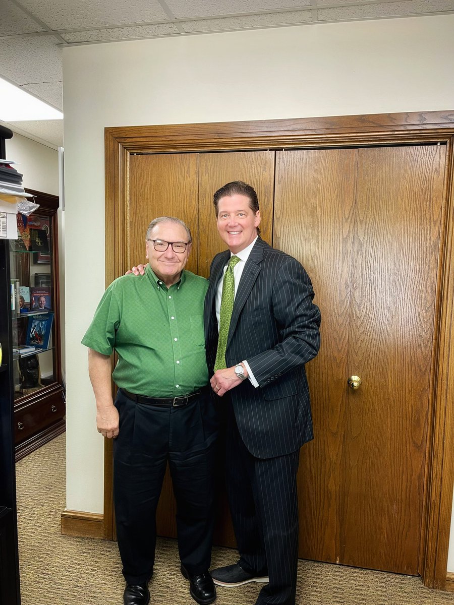 BeaversBend's tweet photo. Always great seeing my co-author &amp; Oklahoma Hall of Fame member Bob Burke! #okhof https://t.co/h45x2FJfDN