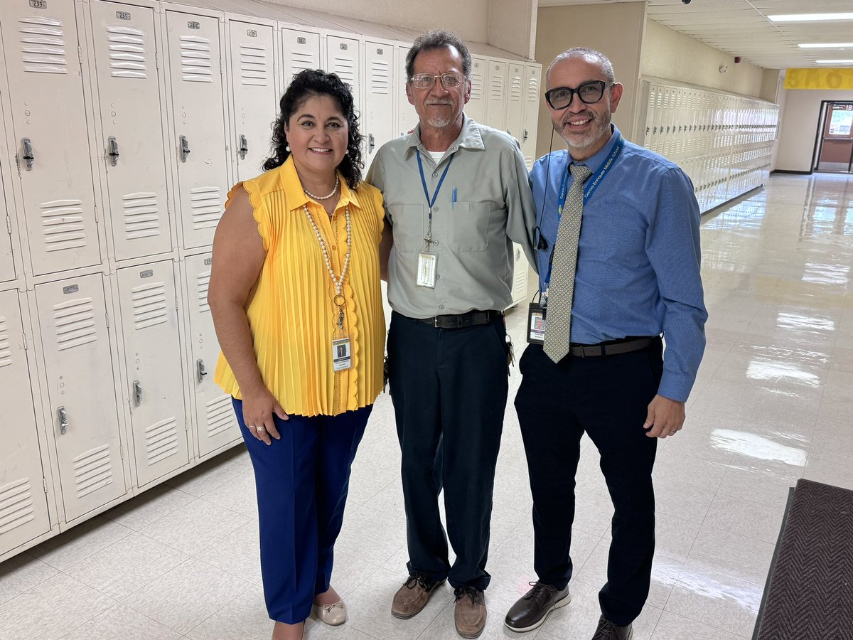 SanElizarioISD's tweet image. Welcome back, GEMS students and teachers! 🌟📚 Let’s start this school year with enthusiasm and a commitment to excellence. Here’s to a fantastic year ahead! #BackToSchool @GEMS_Middle #CommitmentValorYCorazon