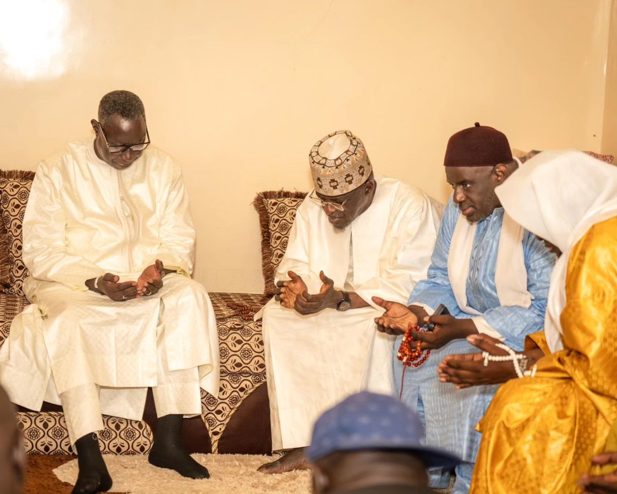 GeneralJBTine's tweet photo. En visite à Louga aujourd'hui, j'ai été chaleureusement accueilli chez les familles Abass Sall, Mame Cheikh Kabir Mbaye et Thierno Bachir Tall. J'ai sollicité des prières pour un Sénégal de paix et de stabilité.

#Sénégal #Paix #Stabilité https://t.co/UZtBR8lBu1