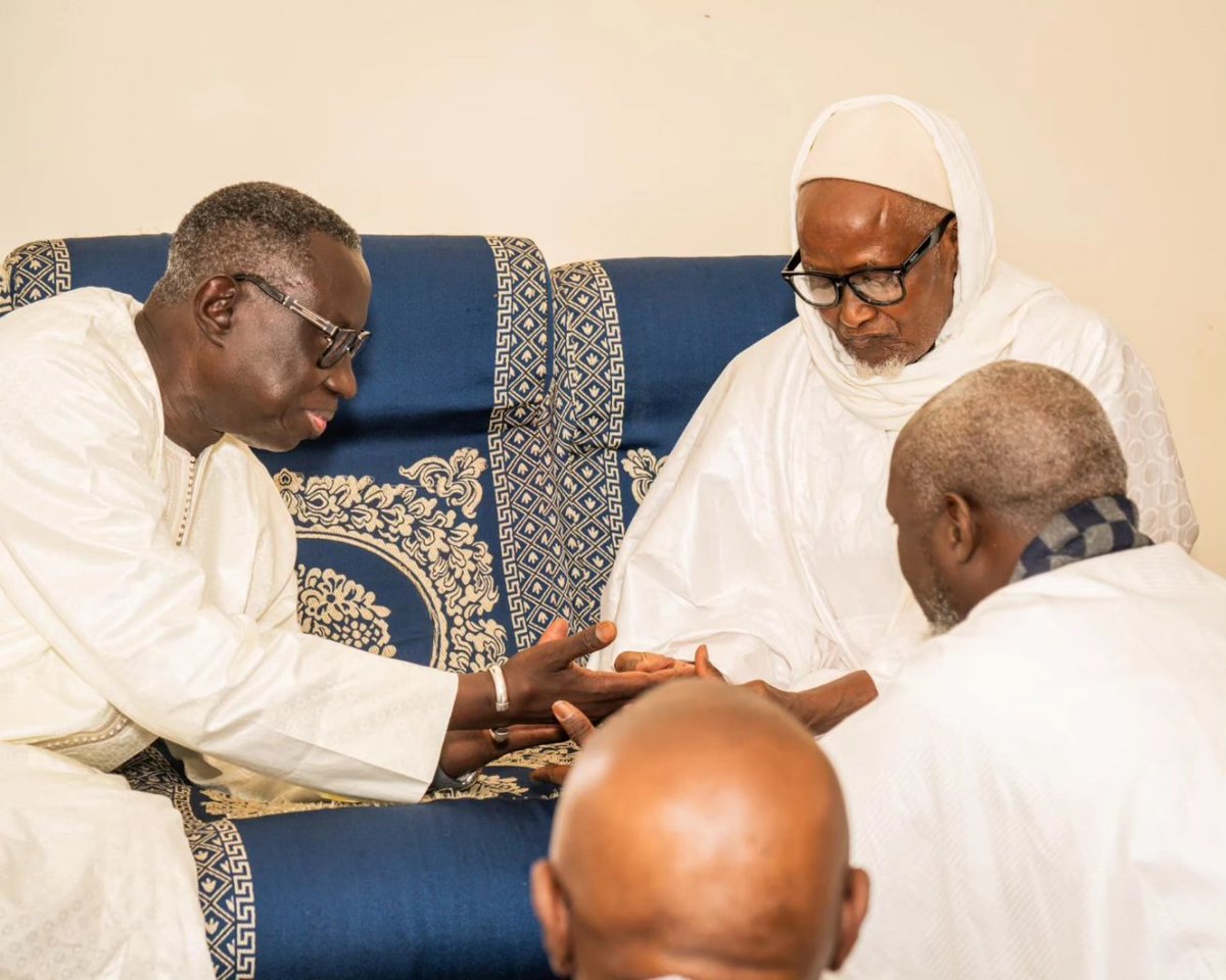 GeneralJBTine's tweet photo. En visite à Louga aujourd'hui, j'ai été chaleureusement accueilli chez les familles Abass Sall, Mame Cheikh Kabir Mbaye et Thierno Bachir Tall. J'ai sollicité des prières pour un Sénégal de paix et de stabilité.

#Sénégal #Paix #Stabilité https://t.co/UZtBR8lBu1