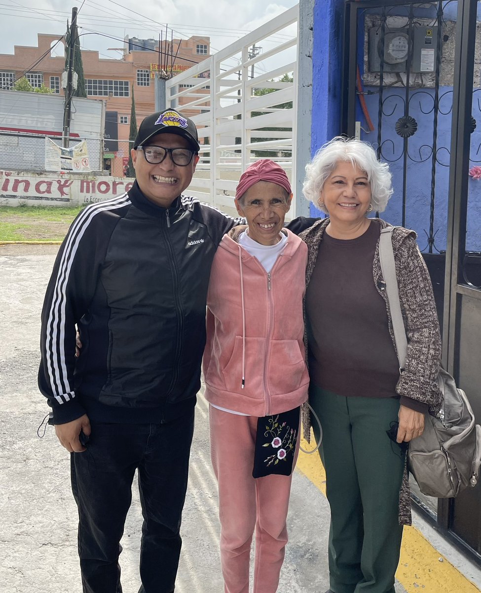 FunNunDejdVol's tweet photo. Gracias a Dios pudimos visitar a Veronica una gran guerrera que lucha contra la batalla del Cáncer. 
#Cancer 
#CancerFighter https://t.co/am6LWqcPNo