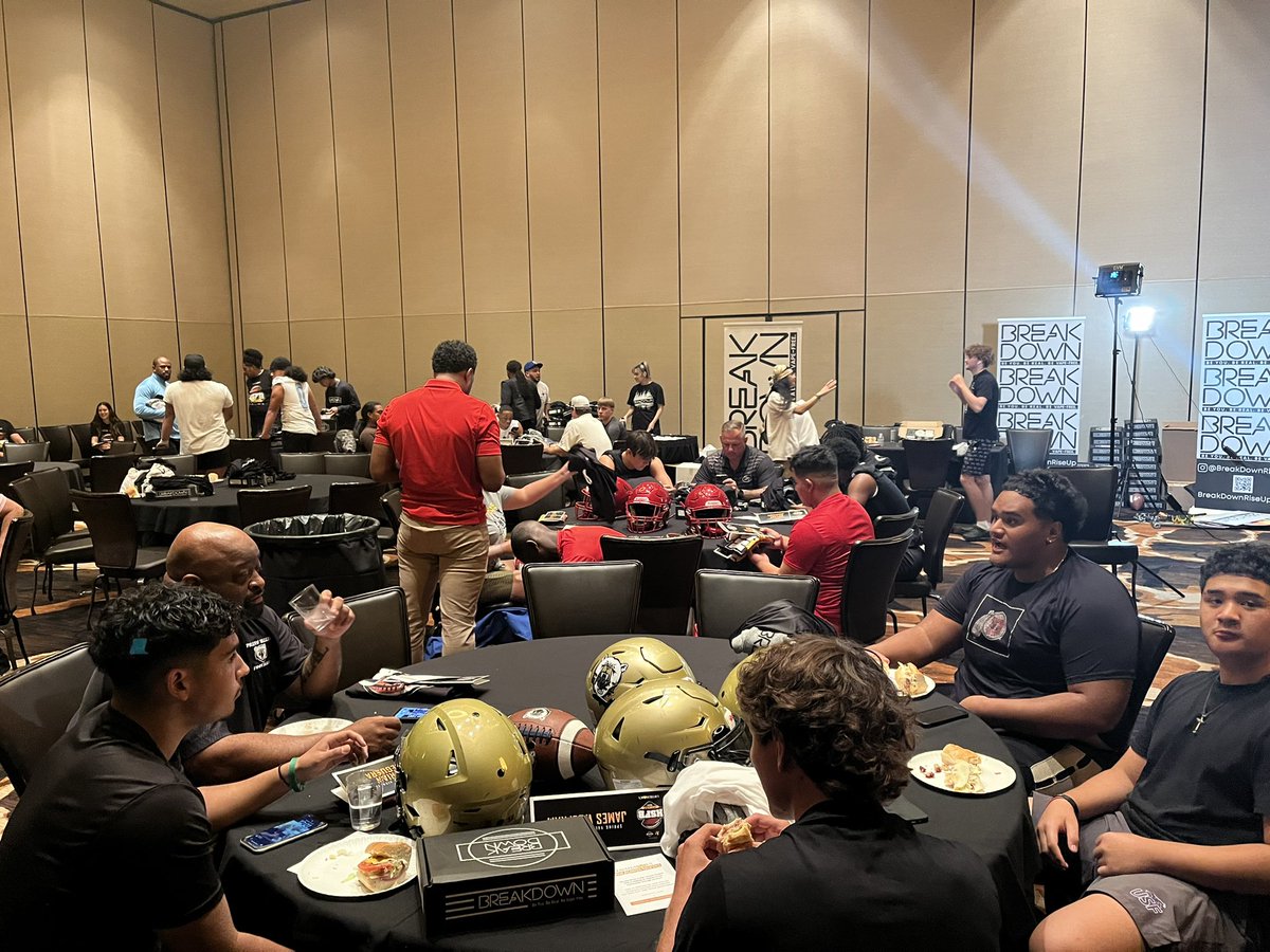 raybrewer21's tweet photo. Proud of our team @lvsunsports for hosting high school football media day for all of the Vegas teams. We’ve done this 15 years running! #sunstandout https://t.co/HlfpQ6QH7Y