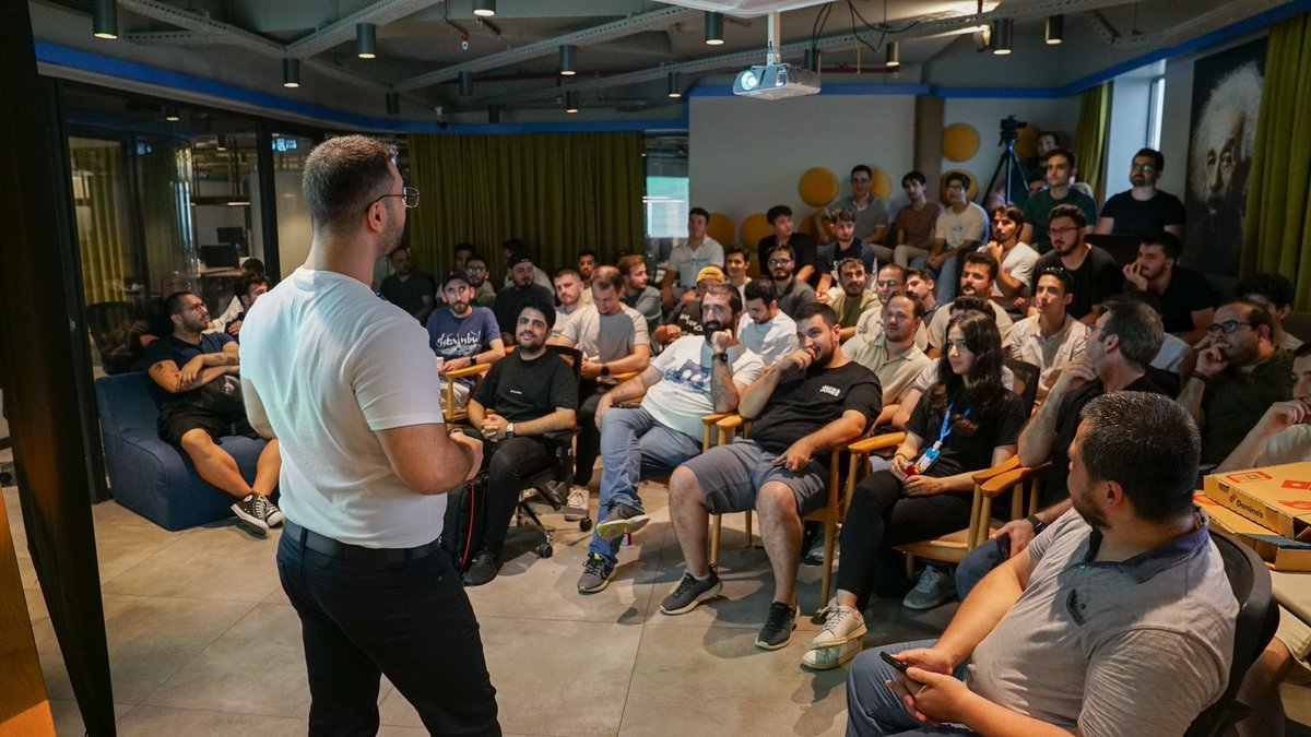 teknasyon's tweet photo. Teknasyon Tech Meetup etkinliğinde Trendyol Tech Lead Emre Savcı, “Microservice Dünyasında CI/CD ve Observability” konulu sunumunu gerçekleştirdi. Tüm katılımcılara teşekkür ederiz. Bir sonraki etkinlikte görüşmek üzere! 🙌🏻 #TeknasyonTech #Meetup @mstrYoda_ https://t.co/LGoCuvyD6y