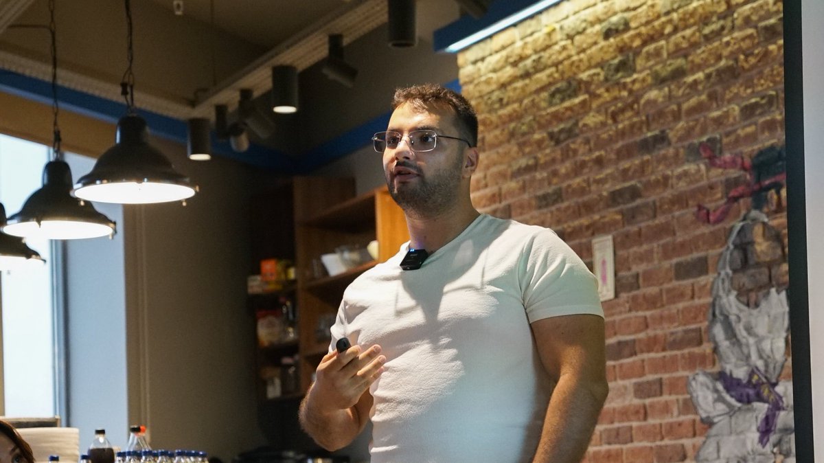 teknasyon's tweet photo. Teknasyon Tech Meetup etkinliğinde Trendyol Tech Lead Emre Savcı, “Microservice Dünyasında CI/CD ve Observability” konulu sunumunu gerçekleştirdi. Tüm katılımcılara teşekkür ederiz. Bir sonraki etkinlikte görüşmek üzere! 🙌🏻 #TeknasyonTech #Meetup @mstrYoda_ https://t.co/LGoCuvyD6y