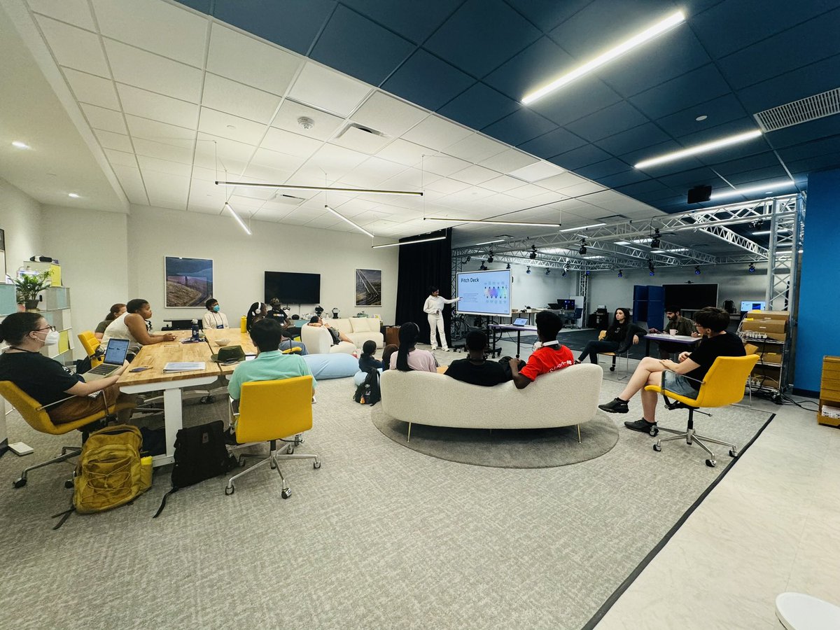 XRPeds's tweet image. We had a blast hosting @YalePathways students at the lab! Students explored the field of games for health, user-centered design, and VR experience guidelines. We concluded the week with student presentations! Loved hearing their creative ideas to addressing community problems :)