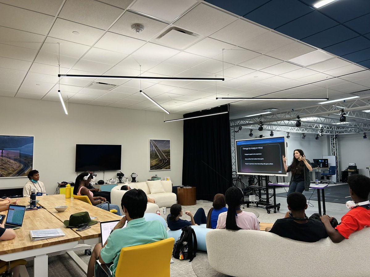 XRPeds's tweet image. We had a blast hosting @YalePathways students at the lab! Students explored the field of games for health, user-centered design, and VR experience guidelines. We concluded the week with student presentations! Loved hearing their creative ideas to addressing community problems :)