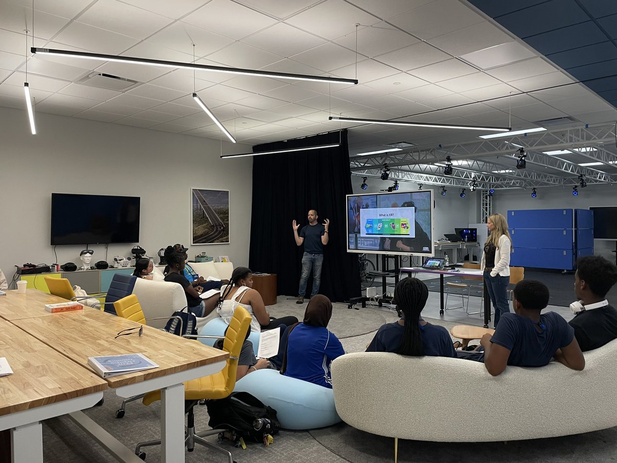 XRPeds's tweet image. We had a blast hosting @YalePathways students at the lab! Students explored the field of games for health, user-centered design, and VR experience guidelines. We concluded the week with student presentations! Loved hearing their creative ideas to addressing community problems :)