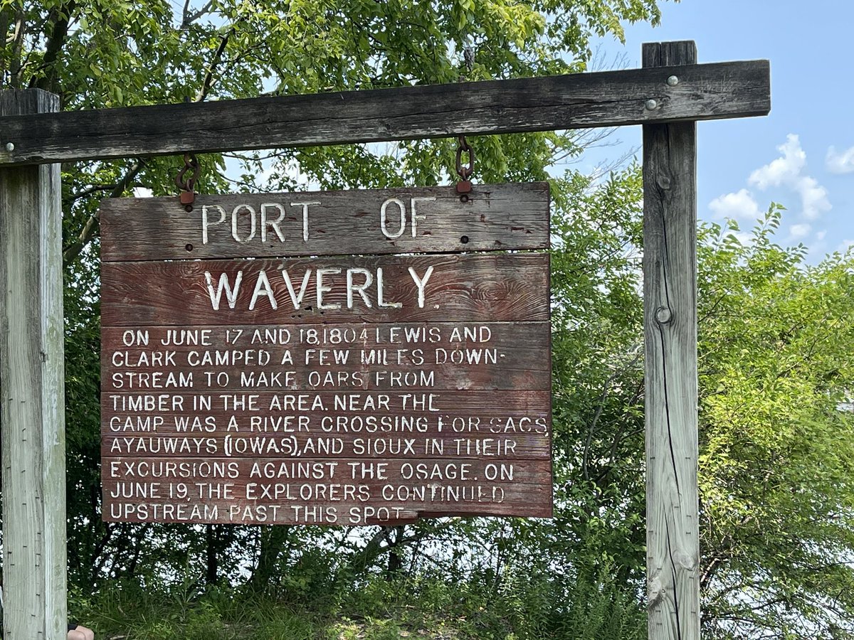 KurtisGregory51's tweet photo. Stopped in at the Waverly Marina for the local @lionsclubs fish fry. Lots of teams had their support staff there. I’ll be back for cheeseburgers later! Always great to see the hometown folks. #MR340 https://t.co/WRJBlf8qdm