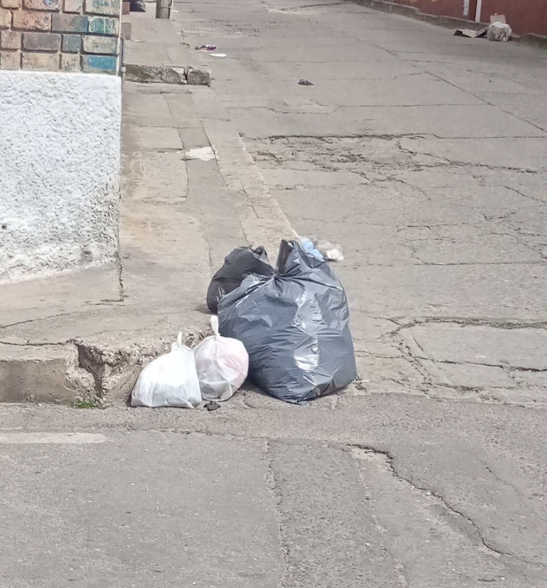 guillerjp1's tweet photo. @BoyacaRadio @UrbaserTunja Además de los horarios también variaron la frecuencia de recolección y los ruteos???...LA CIUDAD ES UN GRAN BASURERO.... https://t.co/L51BhjcmM8
