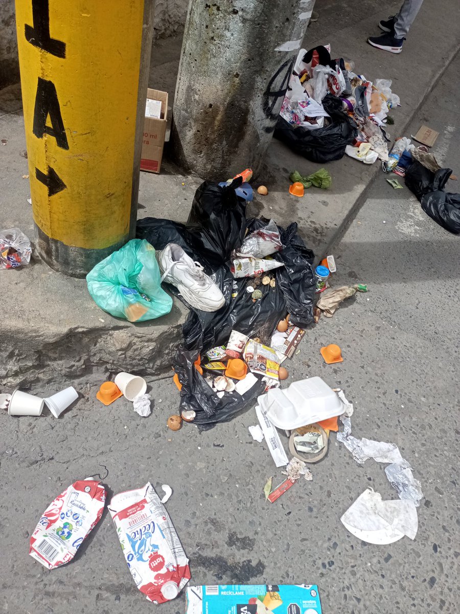 guillerjp1's tweet photo. @BoyacaRadio @UrbaserTunja Además de los horarios también variaron la frecuencia de recolección y los ruteos???...LA CIUDAD ES UN GRAN BASURERO.... https://t.co/L51BhjcmM8