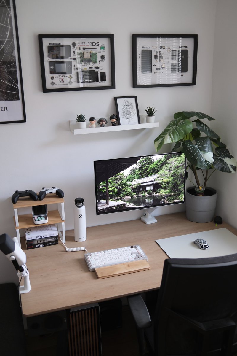 user_jaxxie's tweet image. friends: why are you not cming with us?

me: this