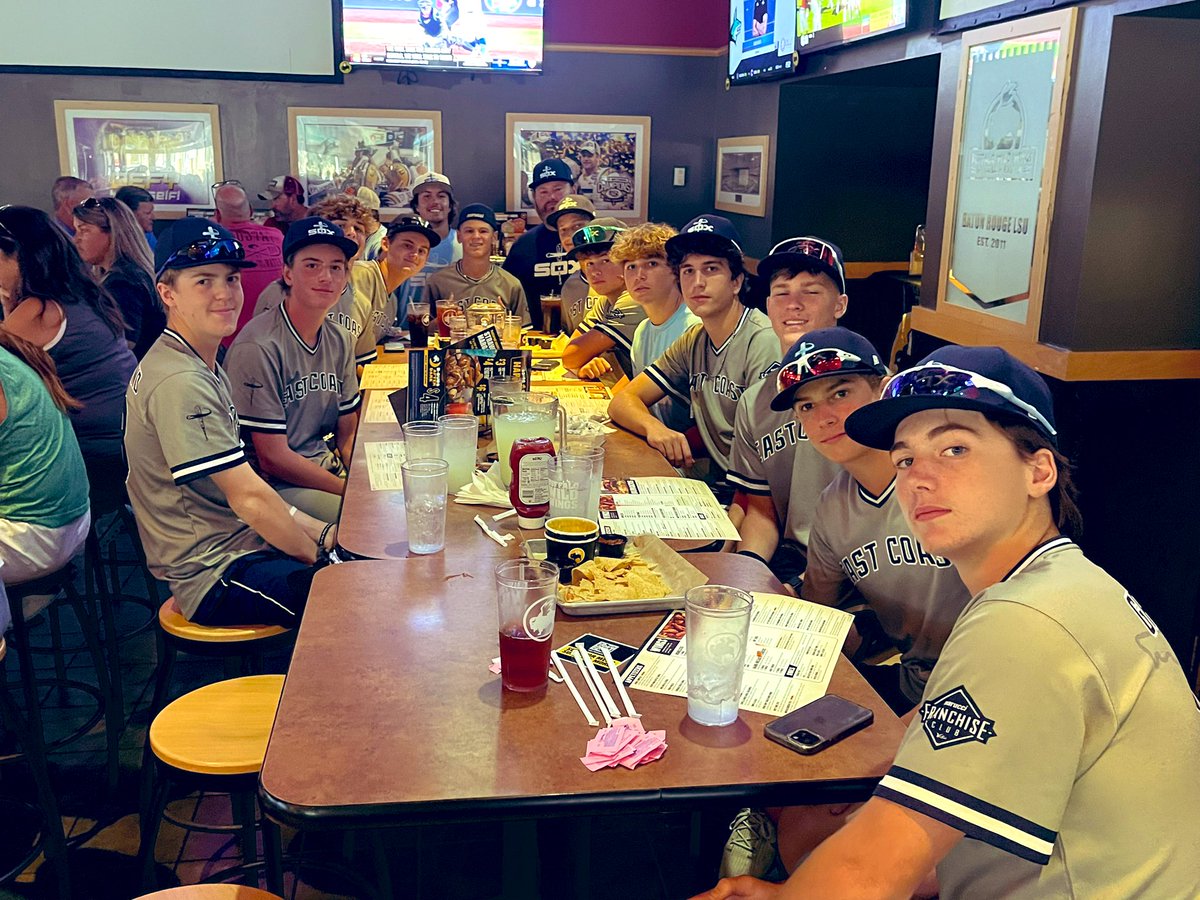 Post game Bdubs team meal. 
Love these guys!!
Thankful for the opportunity!!