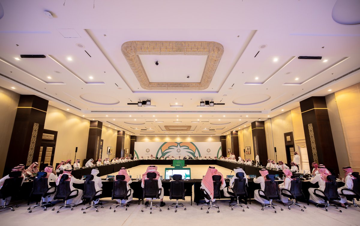 saudiFF's tweet photo. فريق عمل مشروع توثيق تاريخ كرة القدم السعودية يعقد اجتماعه الدوري السادس في الرياض. https://t.co/1cd3A2pPgb
