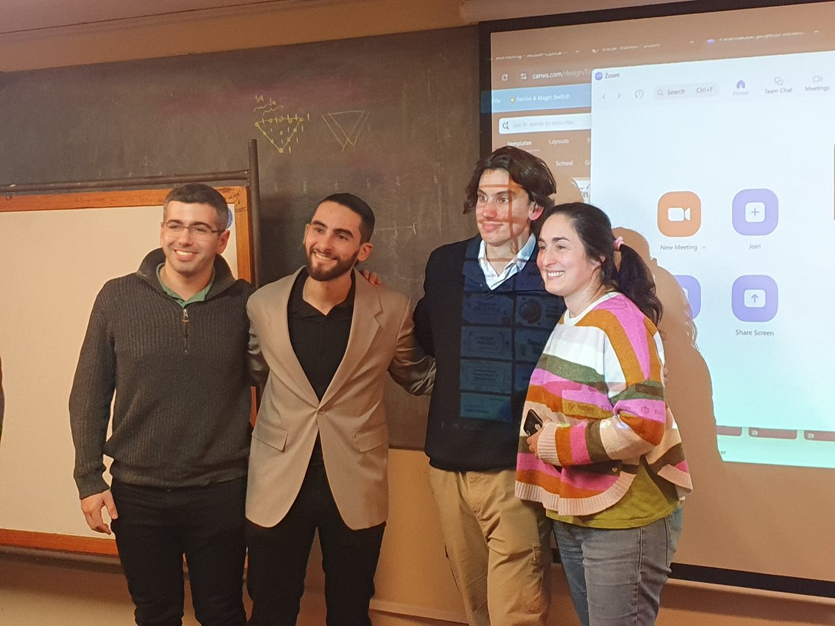 ClaudinaRattaro's tweet photo. Desde ayer hay dos nuevos Ingenieros en Computación, egresados de @Udelaruy. Leandro y Nicolás defendieron su pfc que dirigimos conjuntamente con @linglesloggia  y @acastro1979 . El proyecto trató sobre un sistema de monitorización para redes óptico-mivil. Felicitaciones 👏👏👏 https://t.co/TXYXRadkFc