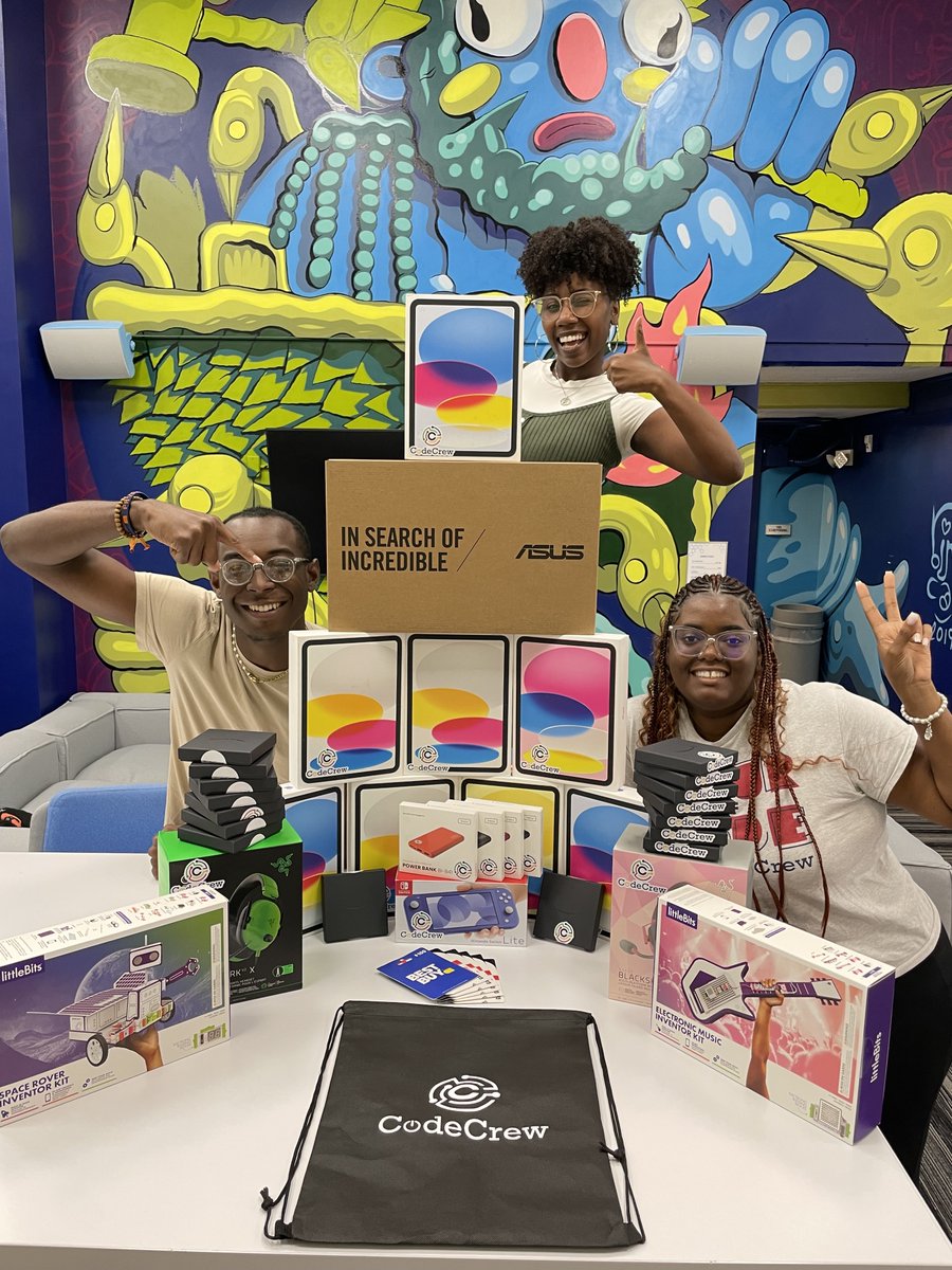 _CodeCrew's tweet photo. 🏆 FREE Hackathon Alert! Squad up (4 people) & build a mobile app. These iPads, gaming headsets, and more EPIC prizes could be yours! Register now at https://t.co/6kN34xiayV #FreeHackathon #TechSquad #WinBig https://t.co/BWssclJb6E