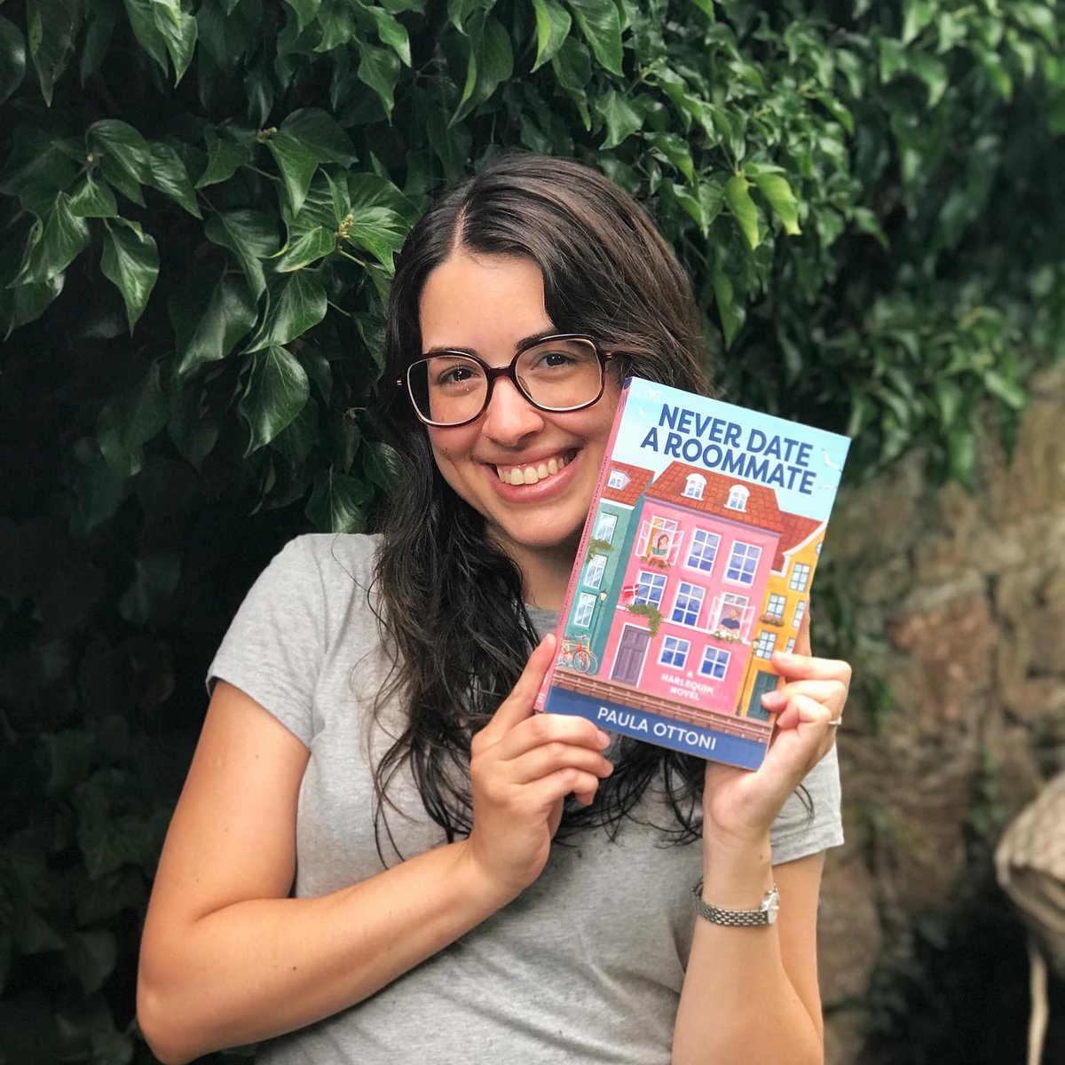 Never Date a Roommate is out today!! 🎉 Cheers! Or as they say here in Denmark: "Skål!"🥂🇩🇰 If you see it in the stores (in the US or elsewhere) or put it on your shelf, I'd love to see a picture! 🥰