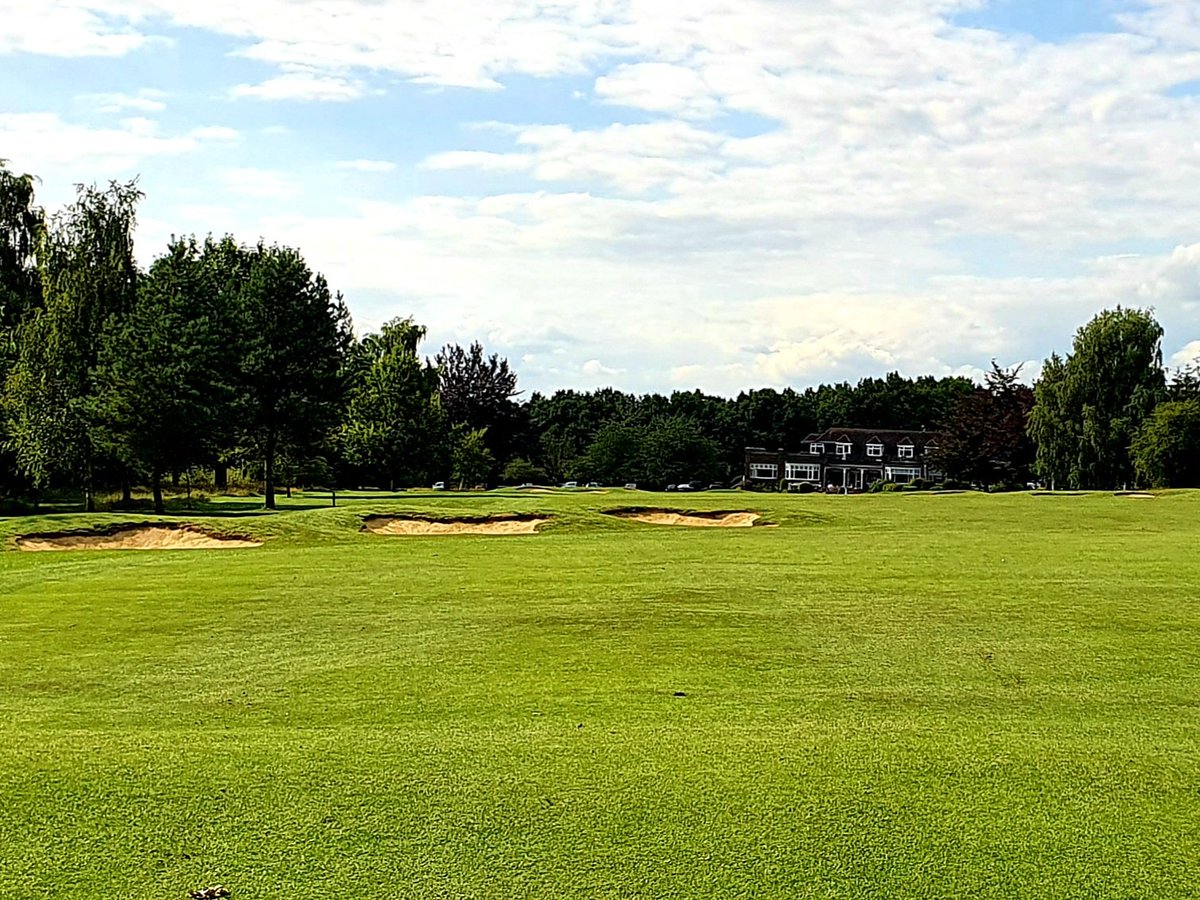 MParrish_turf's tweet photo. Very enjoyable afternoon playing in the @biggalondoners golf and networking event at @VerulamGC. Thanks to John @BiggaSEregion for organising and hats off to @VerulamGreens, @charliegsimps and team for producing excellent playing surfaces 👏 https://t.co/sLfXoEJoeh