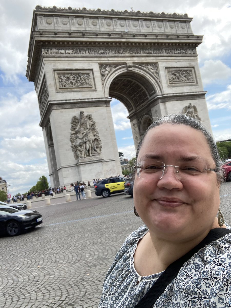 yazairac's tweet photo. I arrived to Paris early so, took advantage and did some sightseeing, including High Jump Olympic Champion Javier Sotomayor. https://t.co/nGCtOP9XqV