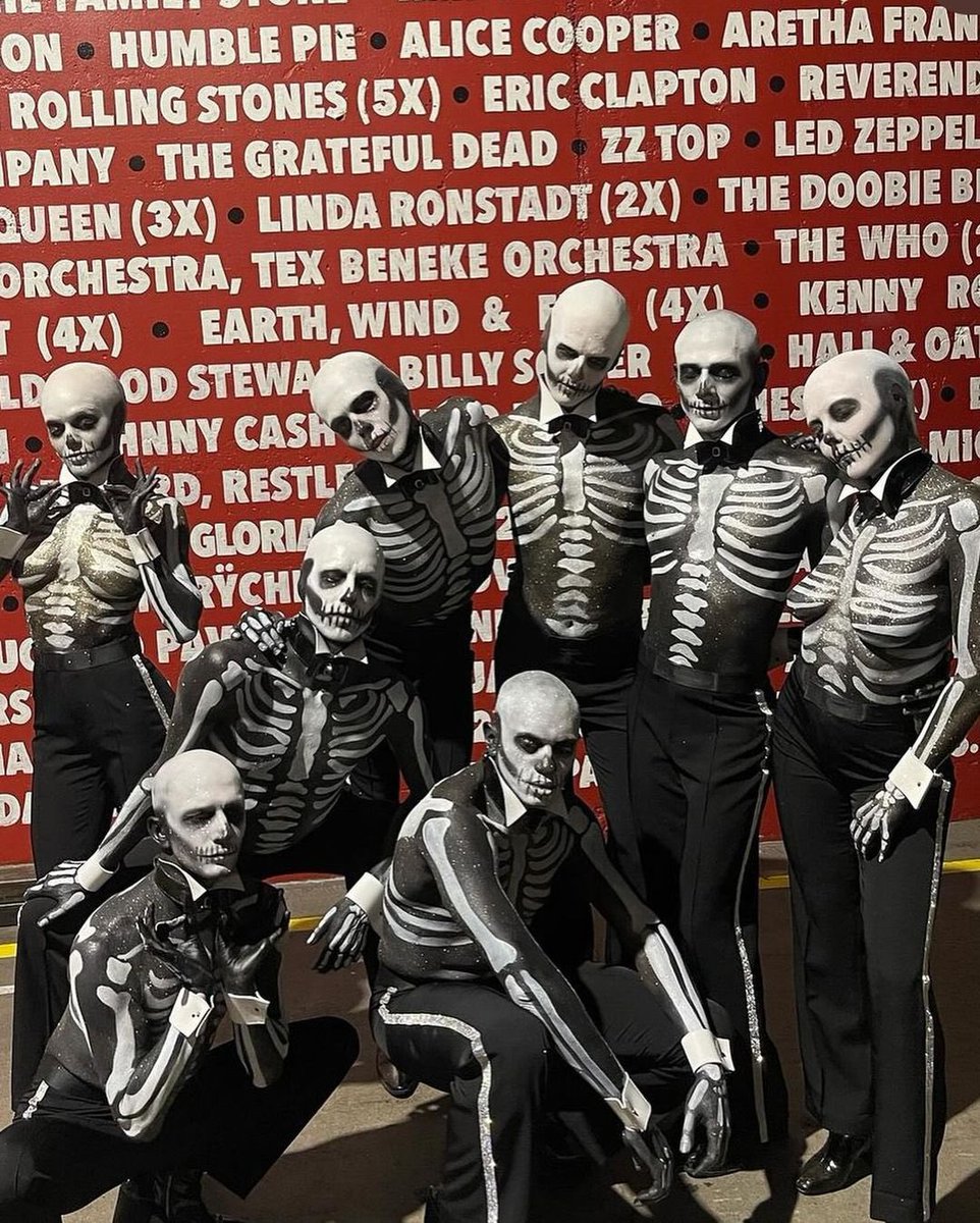 Elizabeth • post ghour blues tweet media