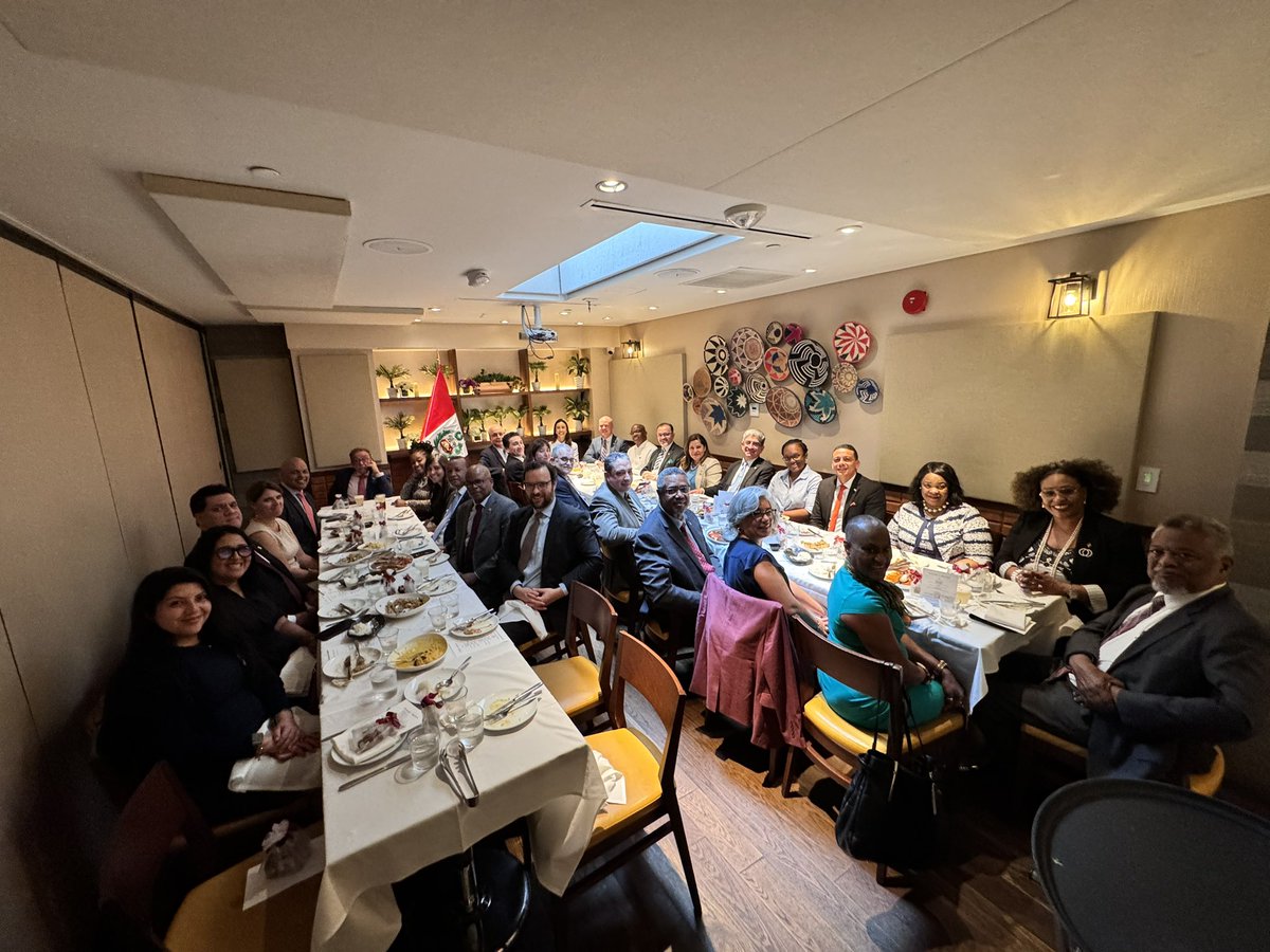 PeruOEA's tweet photo. La Representación Permanente del Perú ante la OEA celebró el 203 Aniversario de la Independencia del Perú con un almuerzo criollo en el que participó gran cantidad de delegaciones de los países miembros de la organización. https://t.co/fuv6BzrRhY