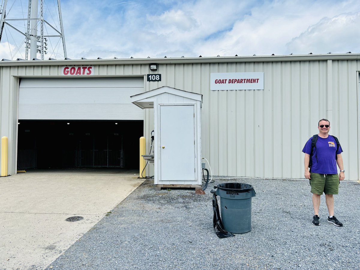 We’re still here and planning new eps. We’ve just been busy with work/organizing (the means of production won’t seize themselves).

In the meantime, here’s proof of life —Tristan repping his favorite animal. (photo credit <a href="/CacactaCarta/">Cacacta Carta, Esq.</a>)