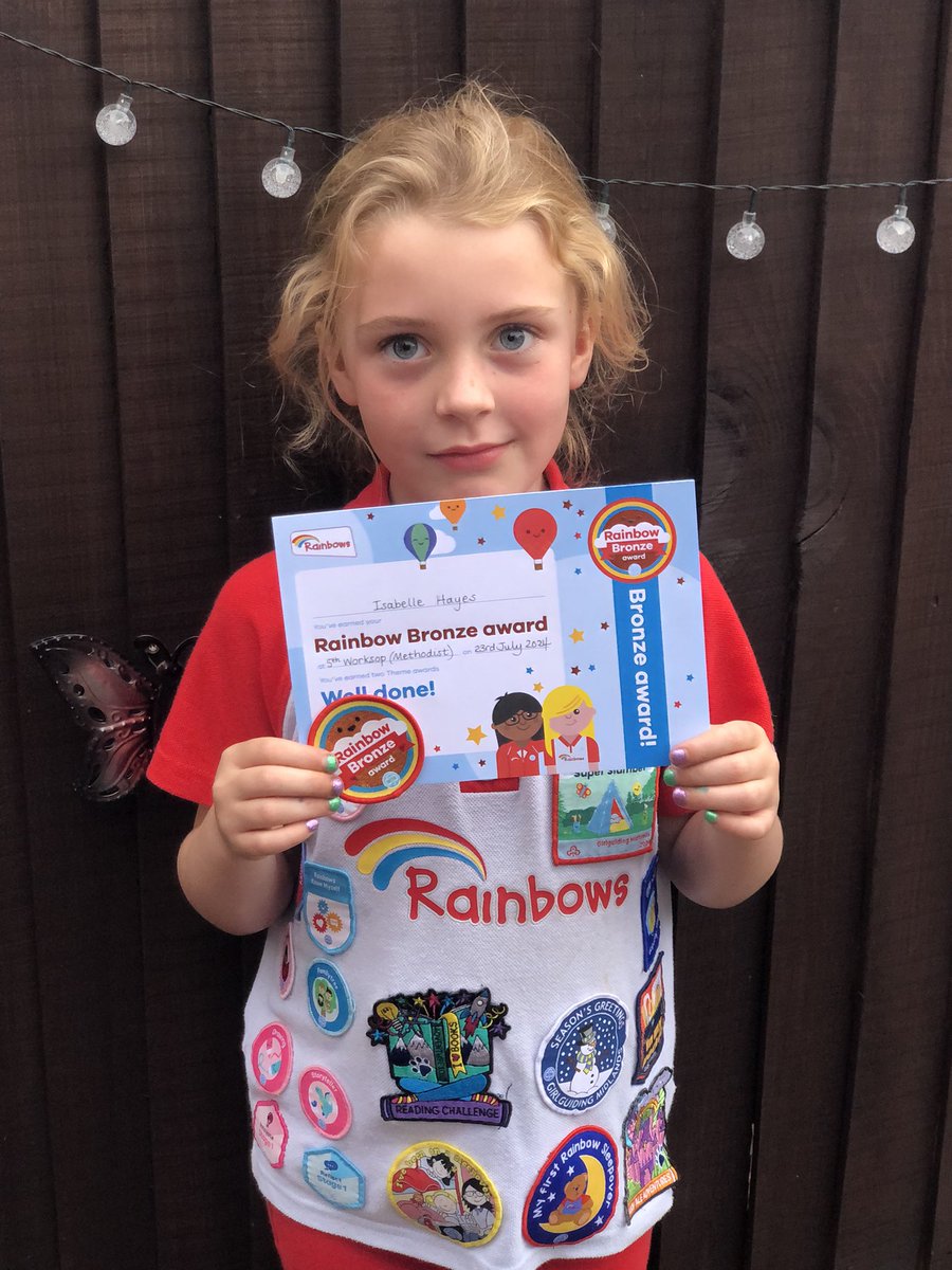 mummy0f3's tweet photo. Isabelle has received her Bronze award at Rainbows this evening 🌈🤩@Serinclass https://t.co/wfDa4kS4YA