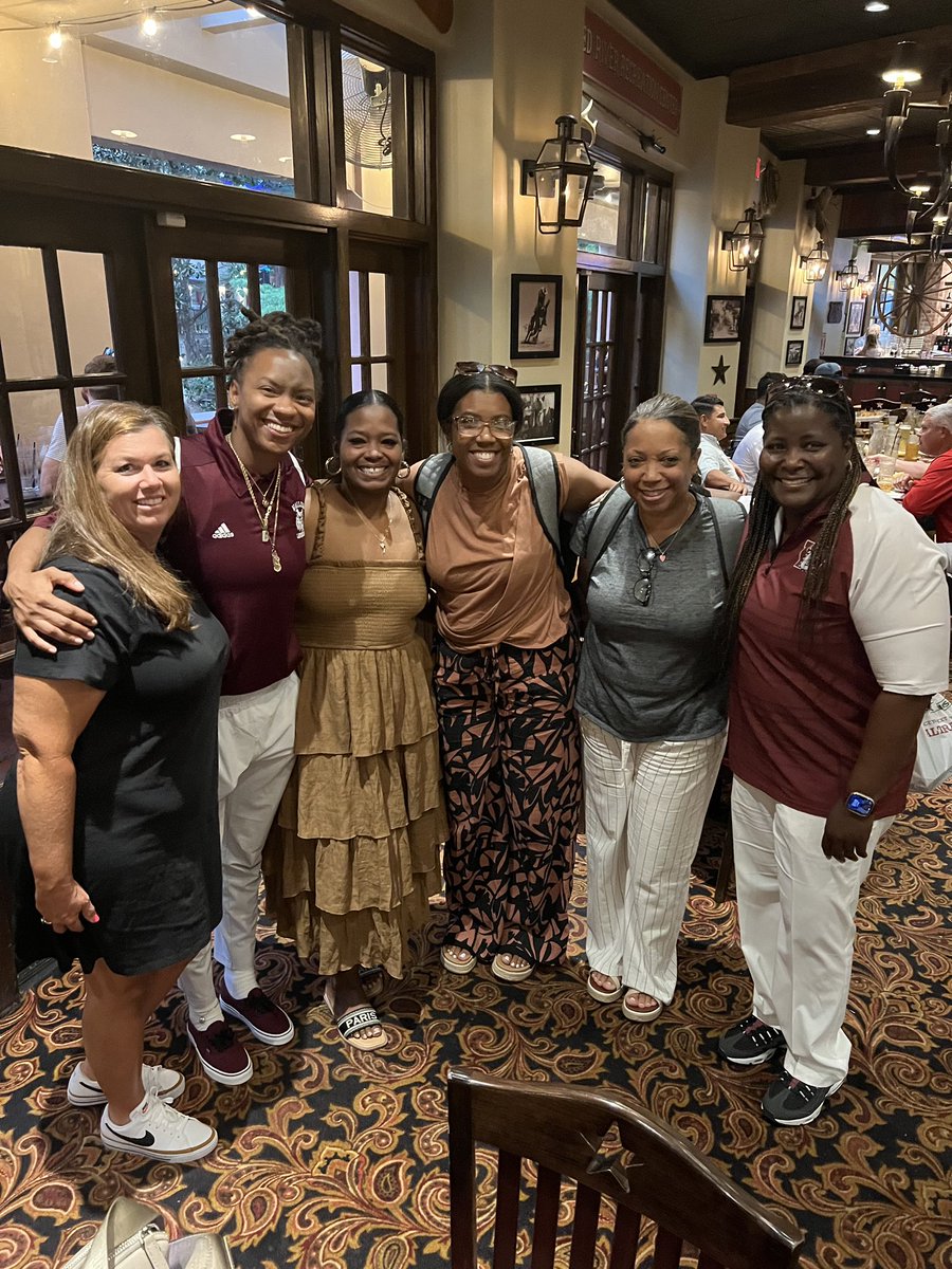 TheCoachBell's tweet photo. More THSCA moments with great people!! https://t.co/Bz3qOoJcYh