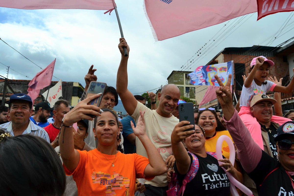 Orgulloso del Táchira 💜

Hoy pude ver como mi tierra ya tomó la decisión de elegir este 28 de Julio a nuestro candidato <a href="/NicolasMaduro/">Nicolás Maduro</a>

Gracias! Vamos arriba y en el corazón <a href="/movfuturoven/">Movimiento Futuro</a> ¡Vamos por el Futuro!