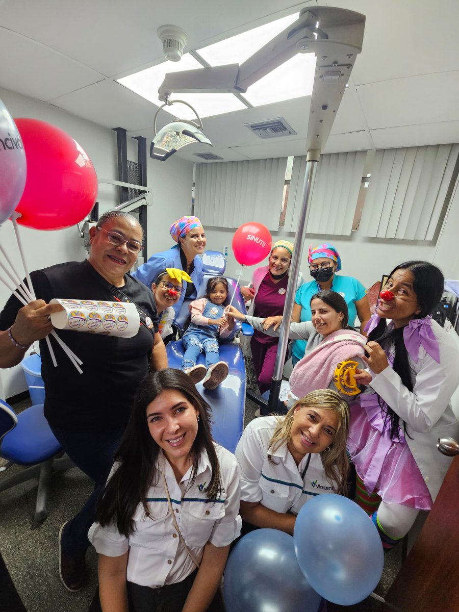 VincentiLab's tweet image. #Vincenti y #DrYaso llevaron alegría y color al Hospital Ortopédico infantil en este #Díadelniño 

Esta iniciativa refleja el compromiso del Laboratorios Vincenti con la comunidad y su constante búsqueda de formas creativas para contribuir al bienestar de los más pequeños.💚💙