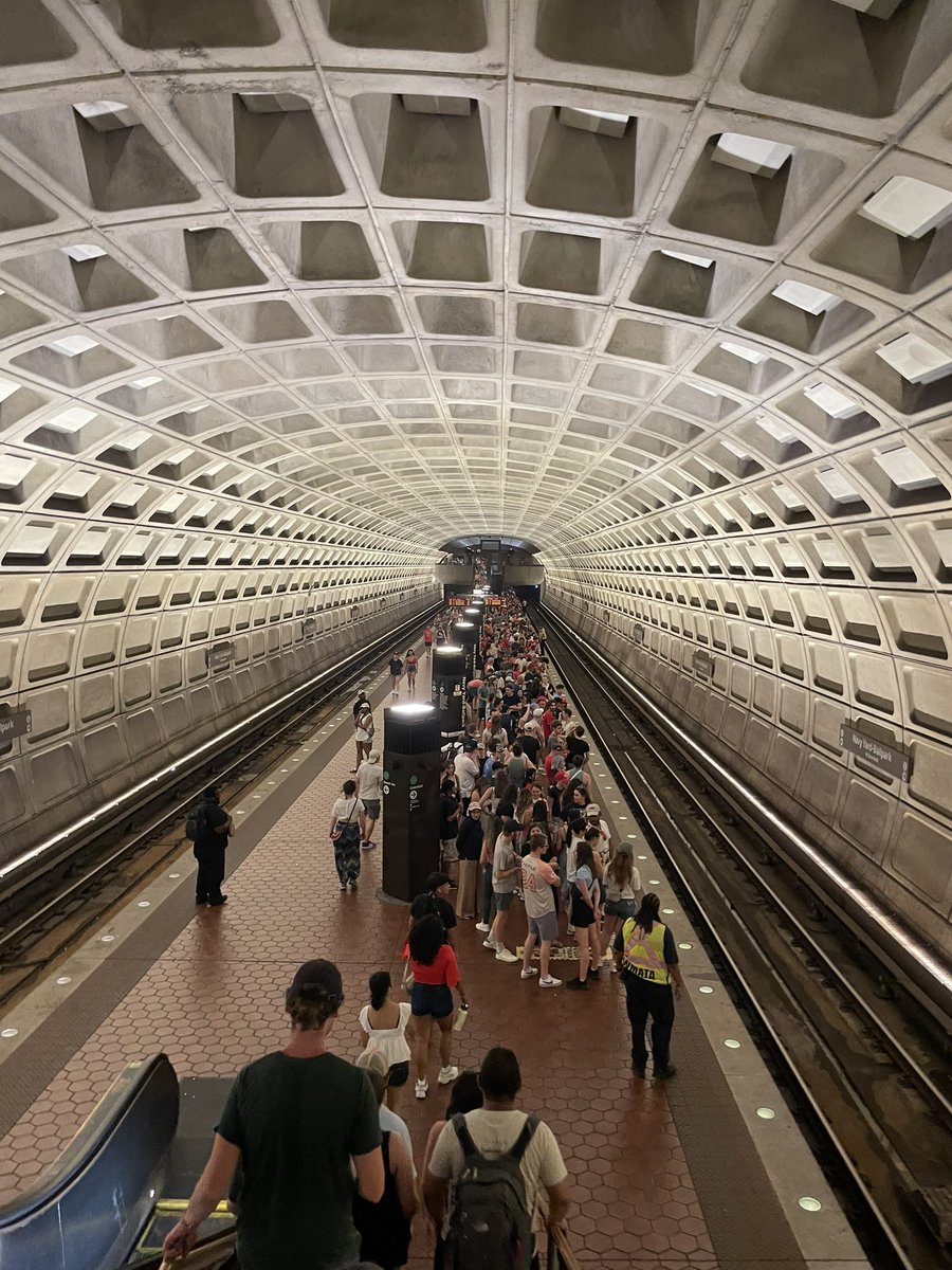 andyfreeman_'s tweet photo. @wmata @carlyraejepsen @Nationals This was the view post concert from the New Jersey Ave entrance. https://t.co/hMezTzNI8P