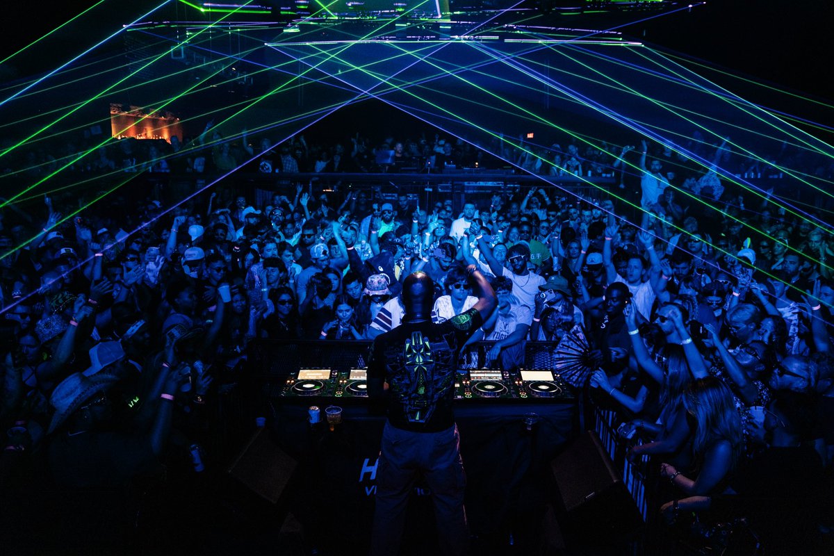 Still buzzing from this… 

<a href="/GreenVelvet_/">Green Velvet</a> 💚

📍Charlotte
