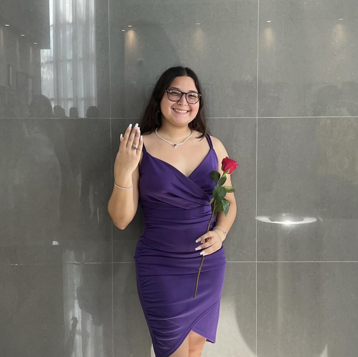 herffjones's tweet photo. #Classof2025, it's officially upperclassmen season for you! 🤩 Have you purchased your class ring? Join Kayla in designing a stunning keepsake of your high school journey. 💍
-
📷 Kayla Beliveau #HerffJones #HJClassRing #SeniorYear #ClassRing https://t.co/GON3i06Jps