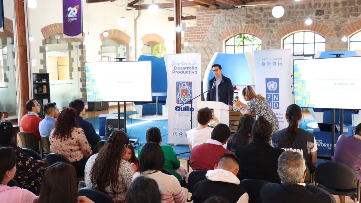 DesarrolloQuito's tweet photo. 🤝#QuitoProductivo | En el marco del proyecto Integra con apoyo de @PNUDEcuador y financimiento de @UEenEcuador, 80 personas en movilidad humana y grupos vulnerables recibieron sus certificados de aprobación en el ciclo de talleres de emprendimientos e innovación. 

#QuitoRenace https://t.co/uYYoxsiiI9